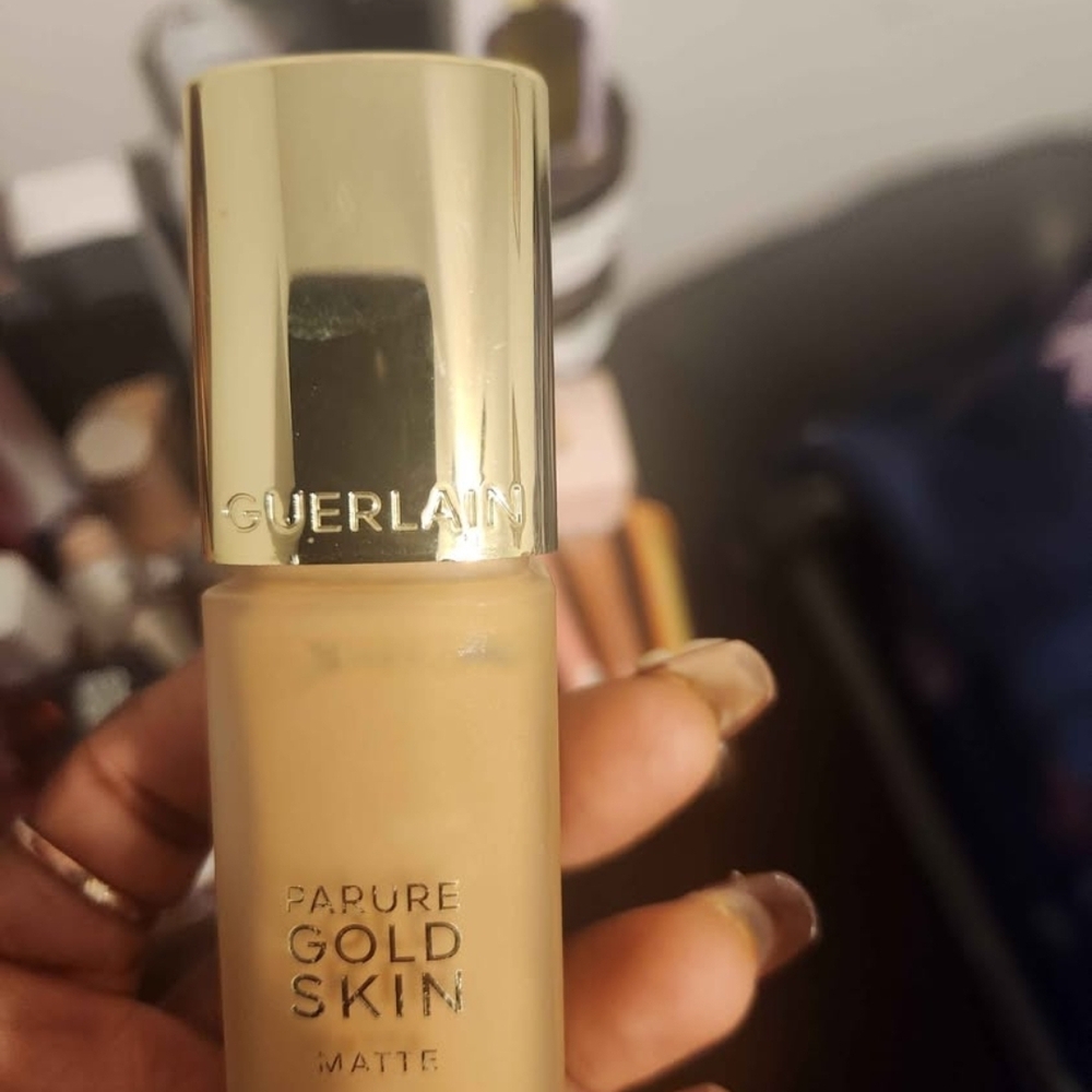 GUERLAIN Shade 12w Parure Gold Skin Matte Foundation - Elegant Gold